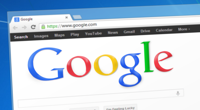 Las empresas españolas pierden posicionamiento en buscadores La página de inicio de Google en un navegador web muestra la icónica barra de búsqueda, con el logotipo de Google en vibrantes colores rojo, amarillo, azul y verde: una herramienta esencial para el posicionamiento en buscadores.