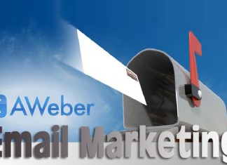 Un buz&oacute;n con una bandera roja tiene un sobre que emerge de &eacute;l contra un cielo azul. El texto dice "AWeber Email Marketing para impulsar las ventas".