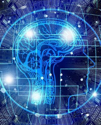 Imagen abstracta de una silueta de cabeza humana con una superposición de cerebro digital sobre un fondo de placa de circuito, iluminada con luces azules y blancas brillantes.