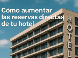 Moderno edificio hotelero con balcones bajo un cielo azul; el texto en español dice "Cómo aumentar las reservas directas de tu hotel.