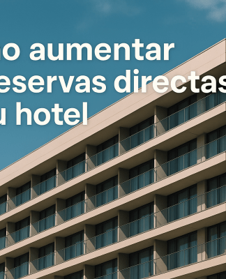Moderno edificio hotelero con balcones bajo un cielo azul; el texto en español dice "Cómo aumentar las reservas directas de tu hotel.