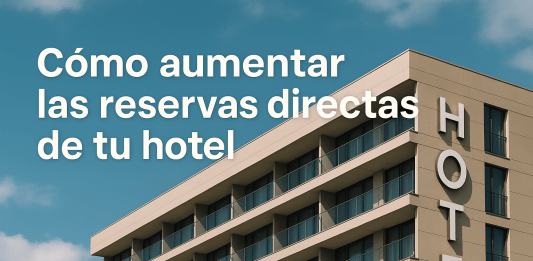 Cómo aumentar las reservas directas de tu hotel Moderno edificio hotelero con balcones bajo un cielo azul; el texto en español dice "Cómo aumentar las reservas directas de tu hotel.
