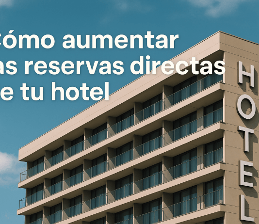 Moderno edificio hotelero con balcones bajo un cielo azul; el texto en español dice "Cómo aumentar las reservas directas de tu hotel.